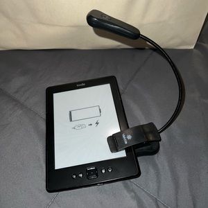 Kindle with attachment light